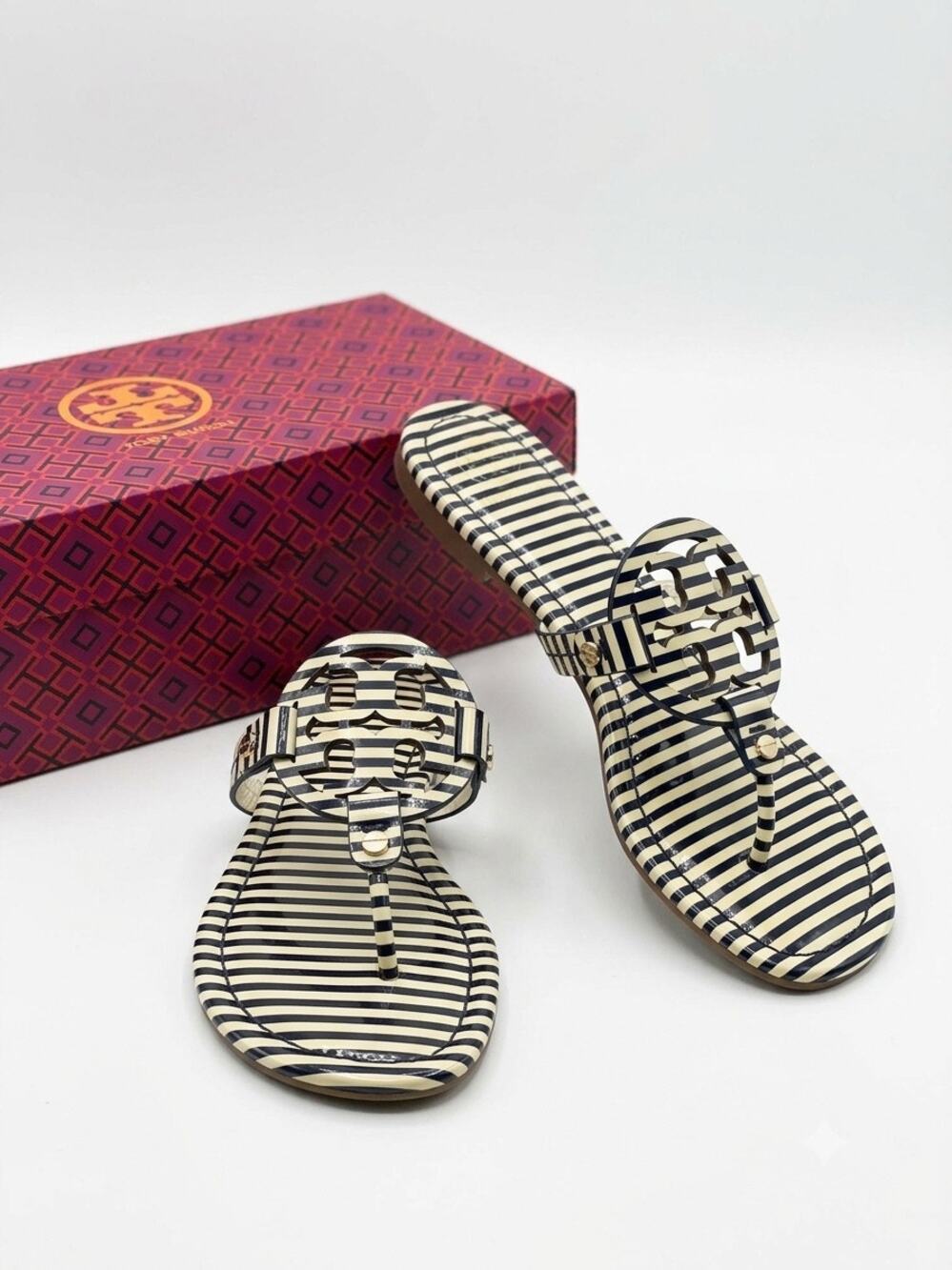 Tory Burch Miller Sandals Size 6 Navy Nautical Striped Patent Leather Thong